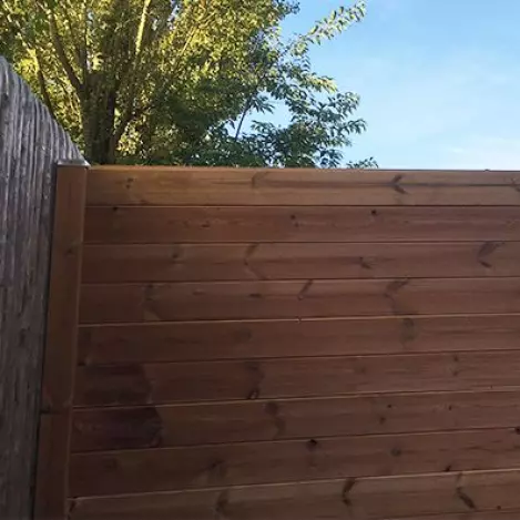 thermowood blokhutprofiel en sleufpalen